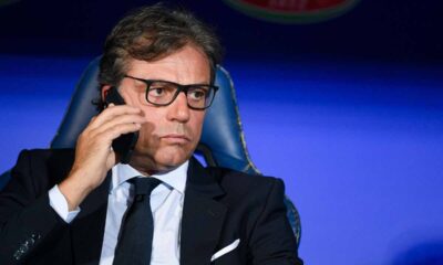 Cristiano Giuntoli al telefono